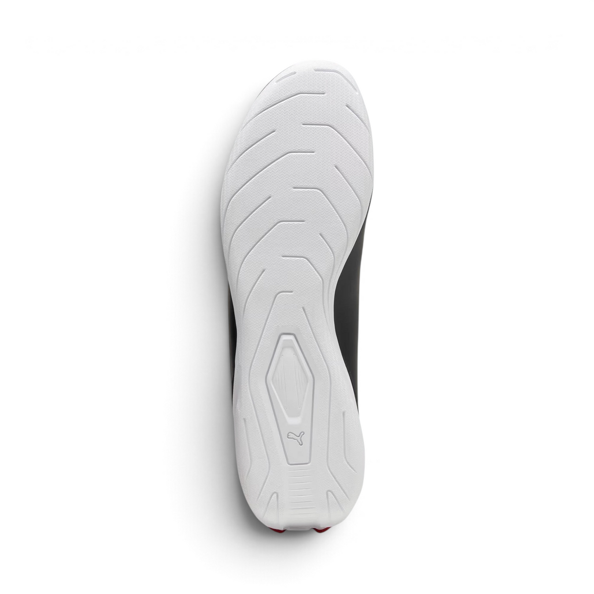 Displays the technical rubber tread designed for unreal multi-surface grip.