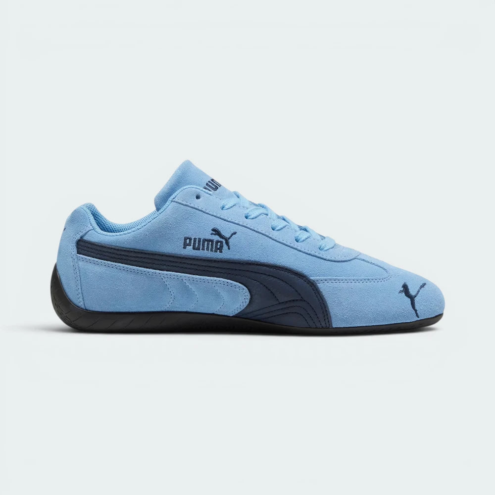 Highlights the high-velocity "Club Navy" Formstrip and the professional depth of the low-profile rubber sole.