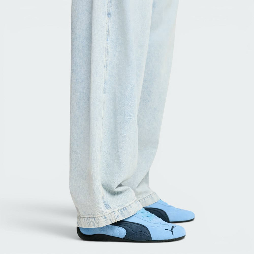 Highlights the technical low-profile rubber and the "unreal" finish of the racing-inspired grip.