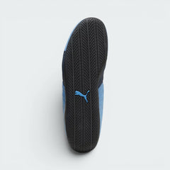 Displays the technical tire-tread inspired rubber designed for unreal multi-surface traction.