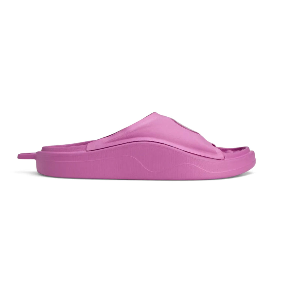 Studio side-profile shot of the adidas by Stella McCartney slides in Semi Pulse Lilac, highlighting the contoured one-piece EVA platform, sleek upper arch, and heel clip ring detail.