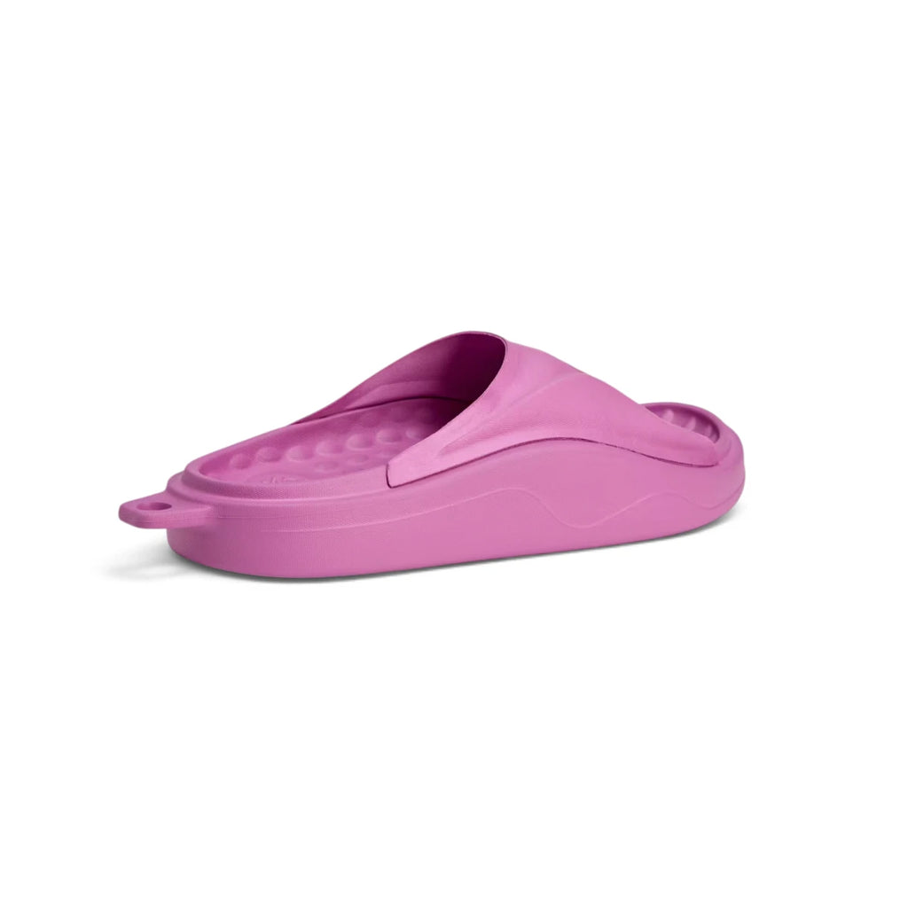 Rear-angle studio shot focusing on the heel loop clip ring, clean sidewall contours, and the supportive heel cup.