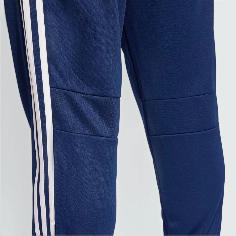 Details the premium technical weave of the 100% recycled polyester fabric and the precision flat-lock double-stitching running along the leg seams.