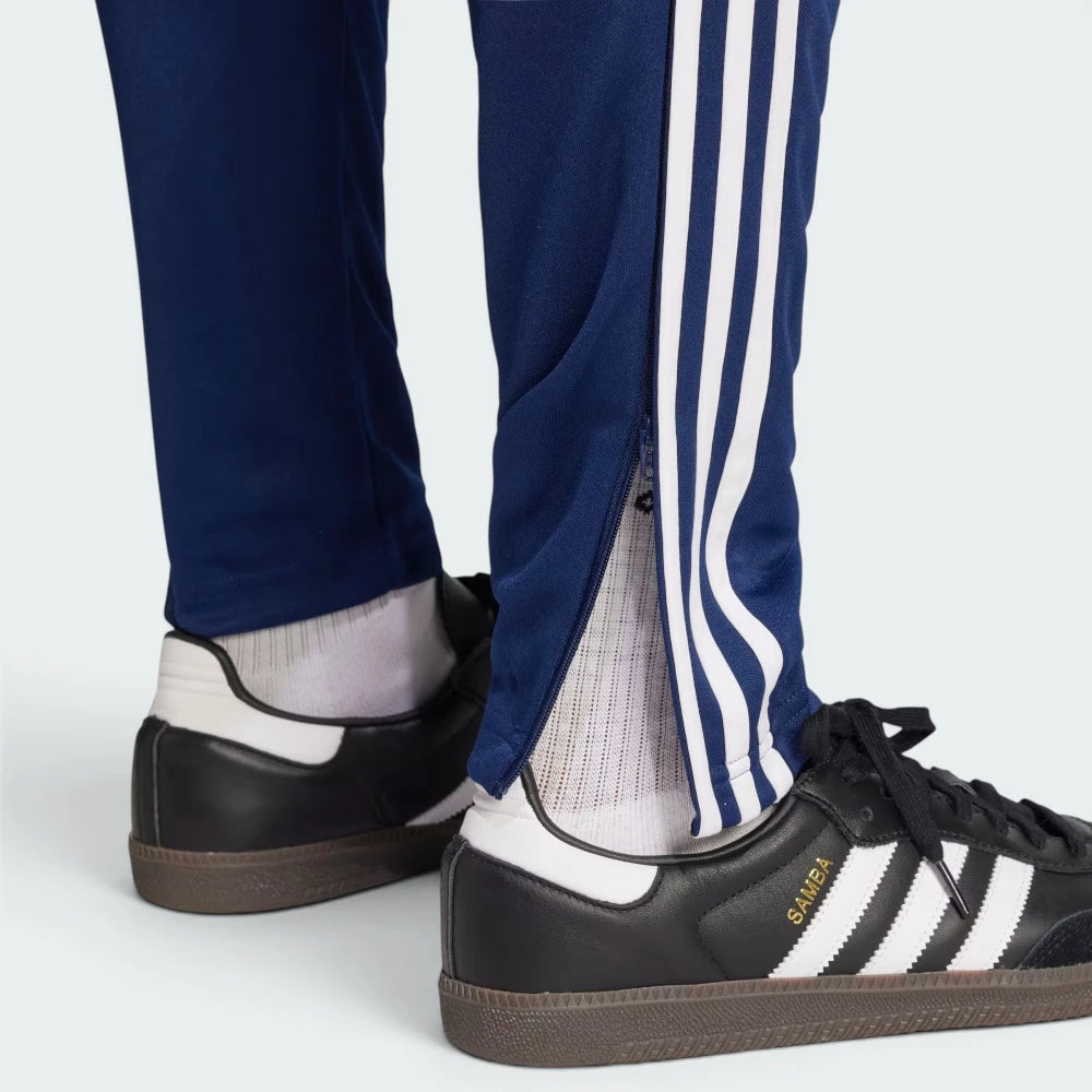 Focuses on the contoured shape of the lower leg panels, tailored cleanly to wrap the calves securely above your training cleats or running shoes.