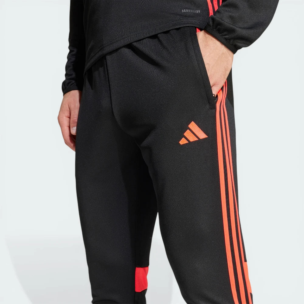 Zoom looking at the side zip pockets and hardware, highlighting the precision stitching and durable zipper.