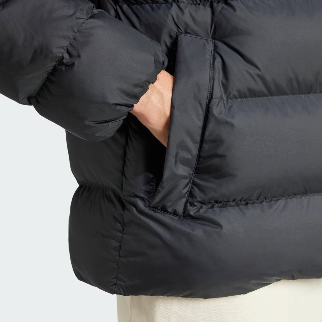 Detailed zoom on the open pocket being worn showing the comfort