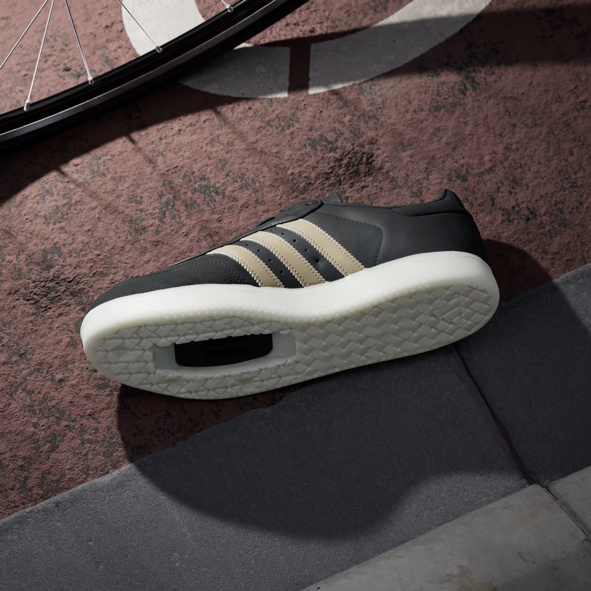 adidas Originals Velosamba Leather Cycling Shoes Core Black IH5214 UK 8 Secondary image