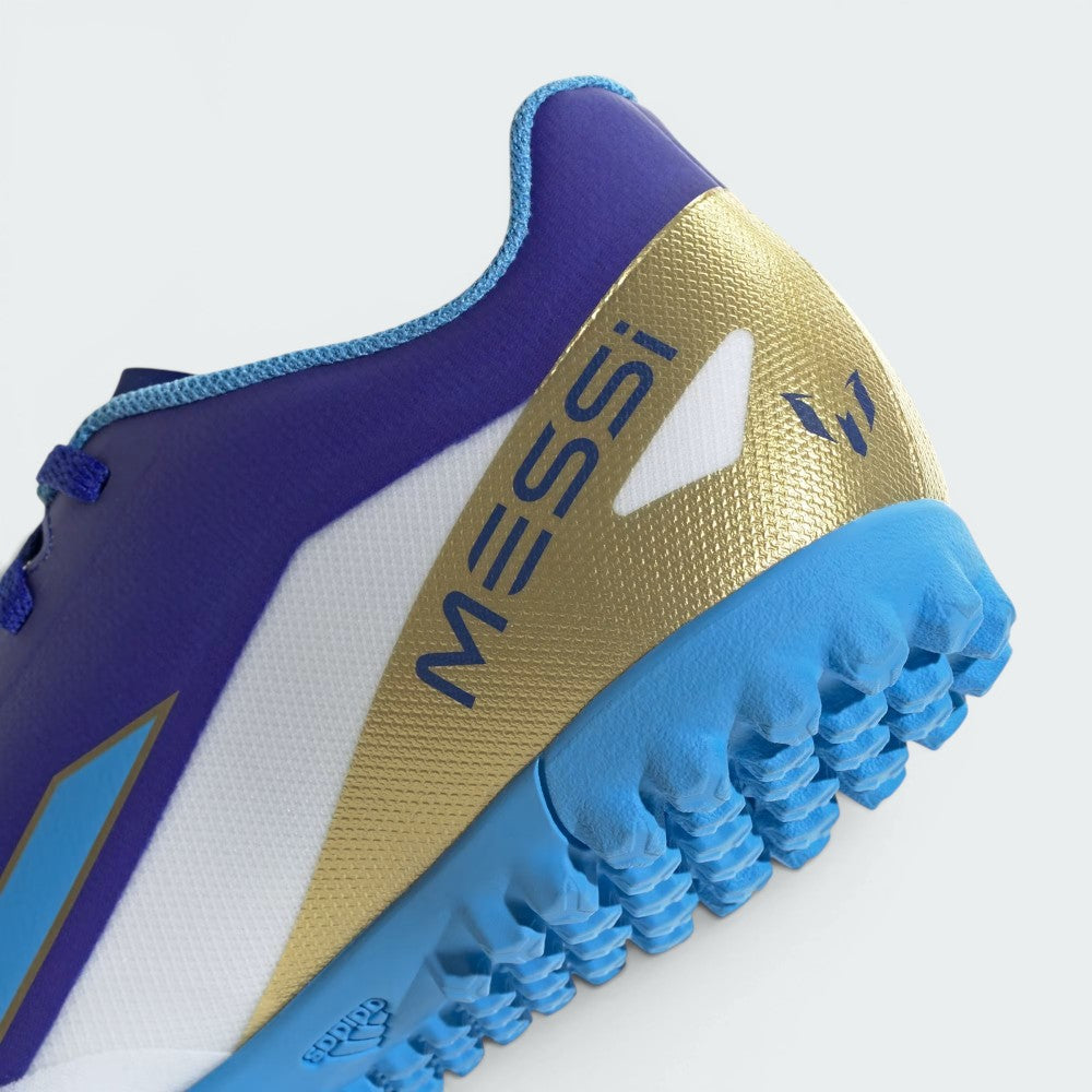 Highlights the "unreal" clean finish of the low-profile turf studs and the stable rubber soleplate bonding.