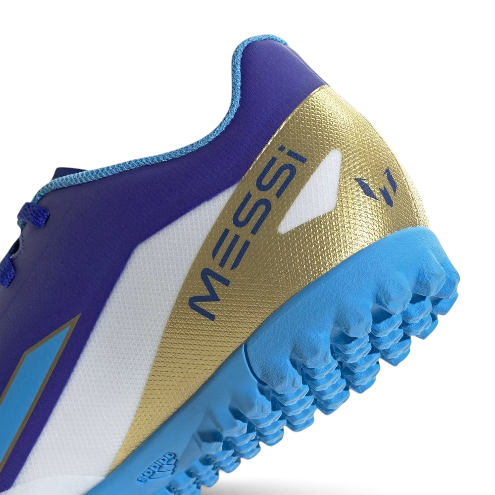 Highlights the "unreal" clean finish of the low-profile turf studs and the stable rubber soleplate bonding.