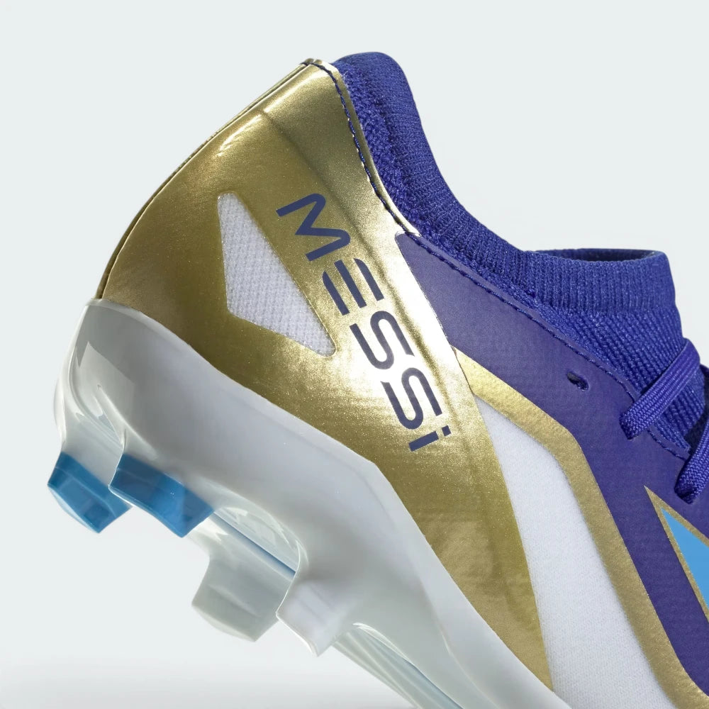 Highlights the "unreal" clean finish of the soleplate chassis and the stable integration of the responsive forefoot studs.