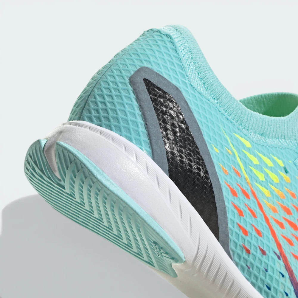 Zoom Looking at the Outsole and Midsole: Highlighting the cushioned EVA layer and the technical grip of the non-marking sole.