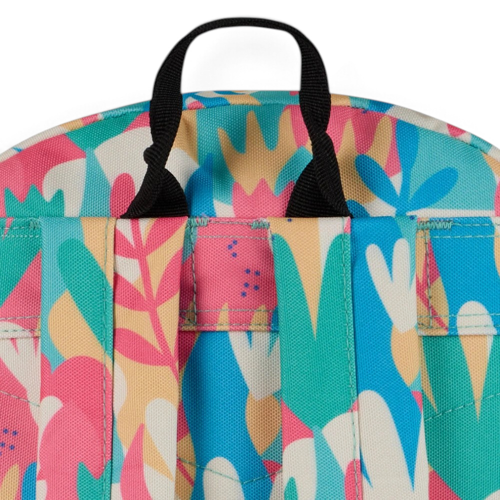 Focuses on the padded back panel and the professional grab handle.