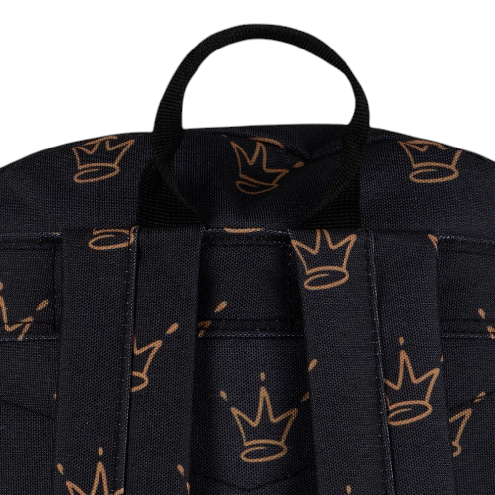 Focuses on the padded back panel and the professional webbing grab handle.