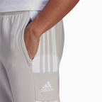 Zoom looking at the front zip pockets, highlighting the quality of the hardware and the reinforced pocket entry.