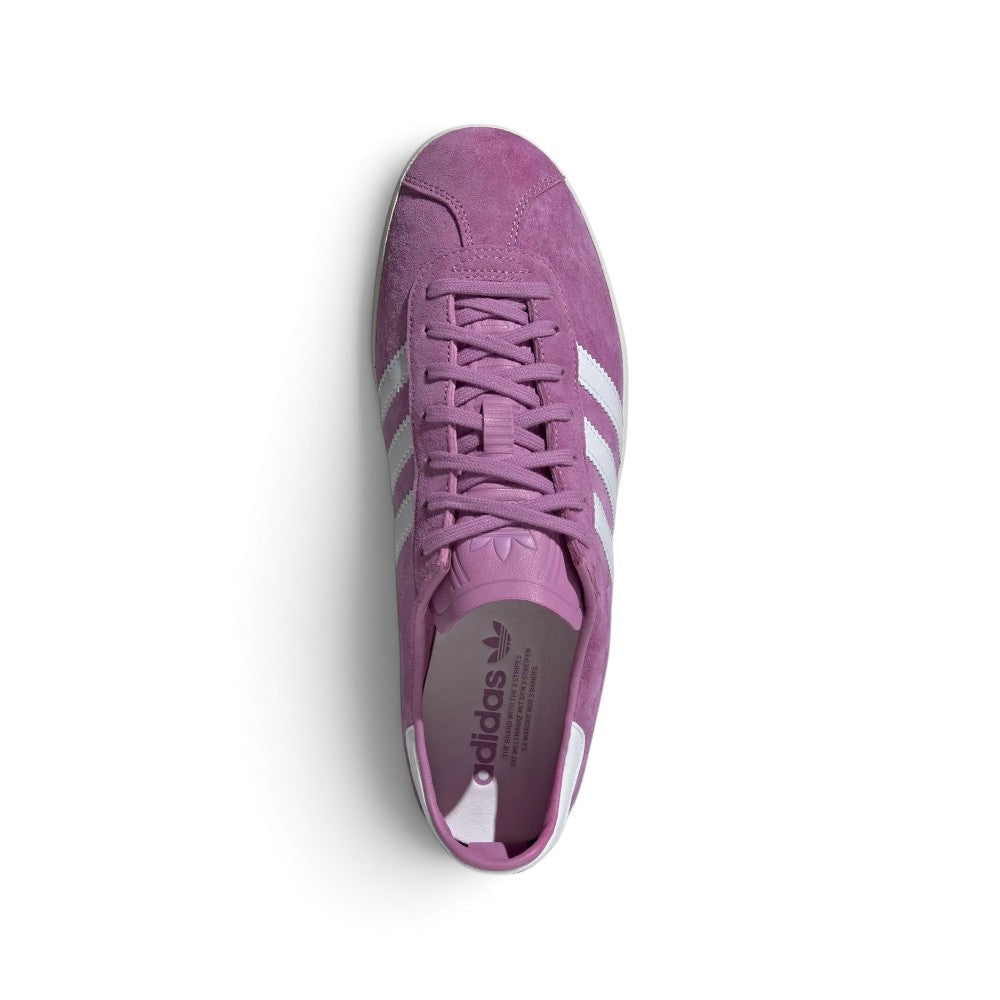 Focuses on the locked-in central lacing layout, displaying flat Preloved Purple laces, thin unstructured suede tongues, reinforced T-toe overlays, and smooth white leather insoles stamped with gold foil adidas branding.
