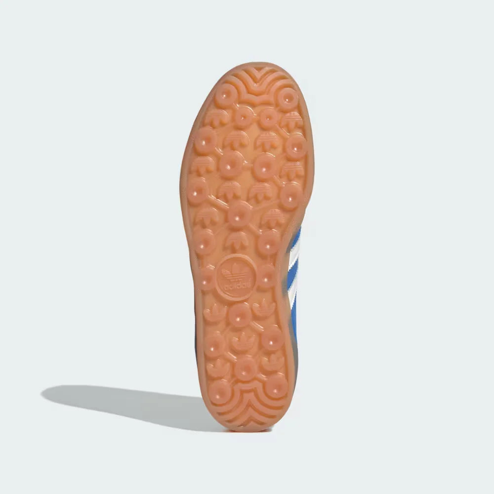 Outsole View: The unique Trefoil-shaped traction pattern on the translucent gum rubber sole.