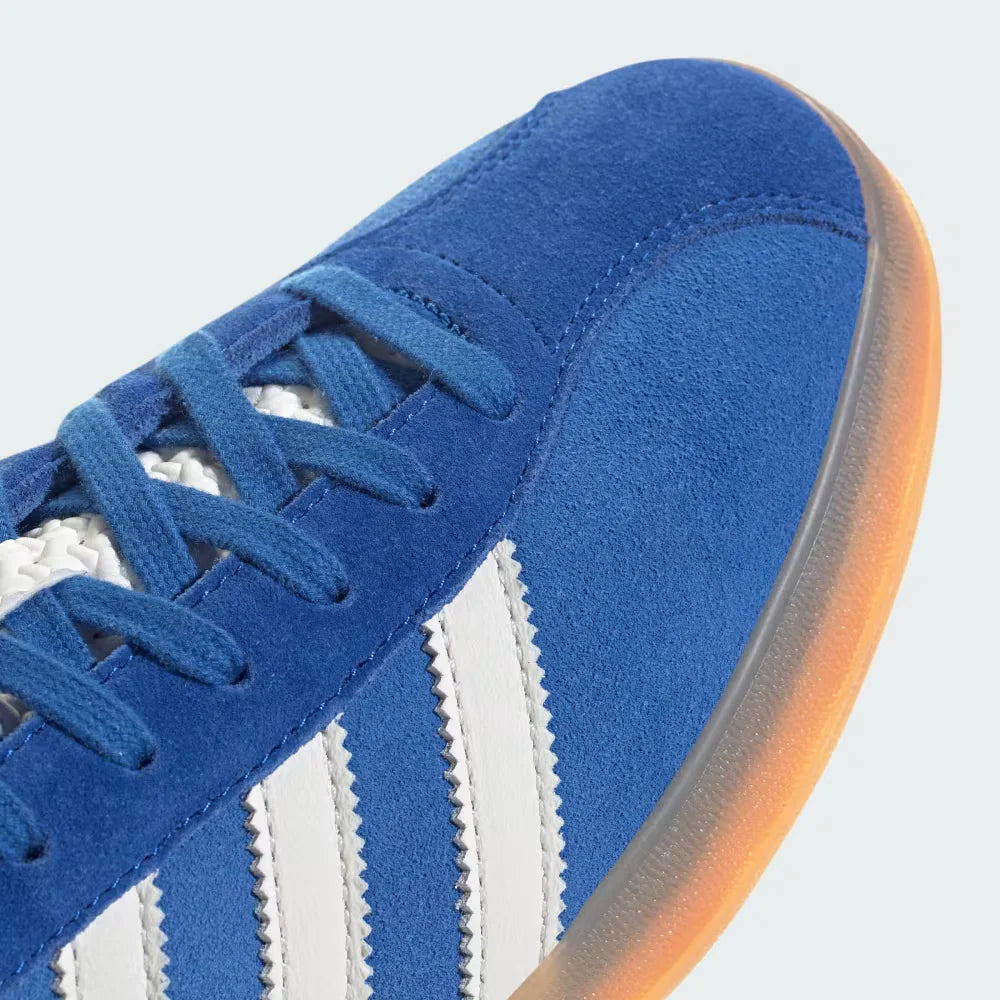 Zoom Looking at the Front of the Shoes and Laces: A close-up of the fine suede grain and the precision stitching on the toe box.