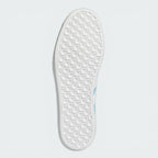 Showing the intricate Geoflex traction pattern designed for superior multi-directional board grip.