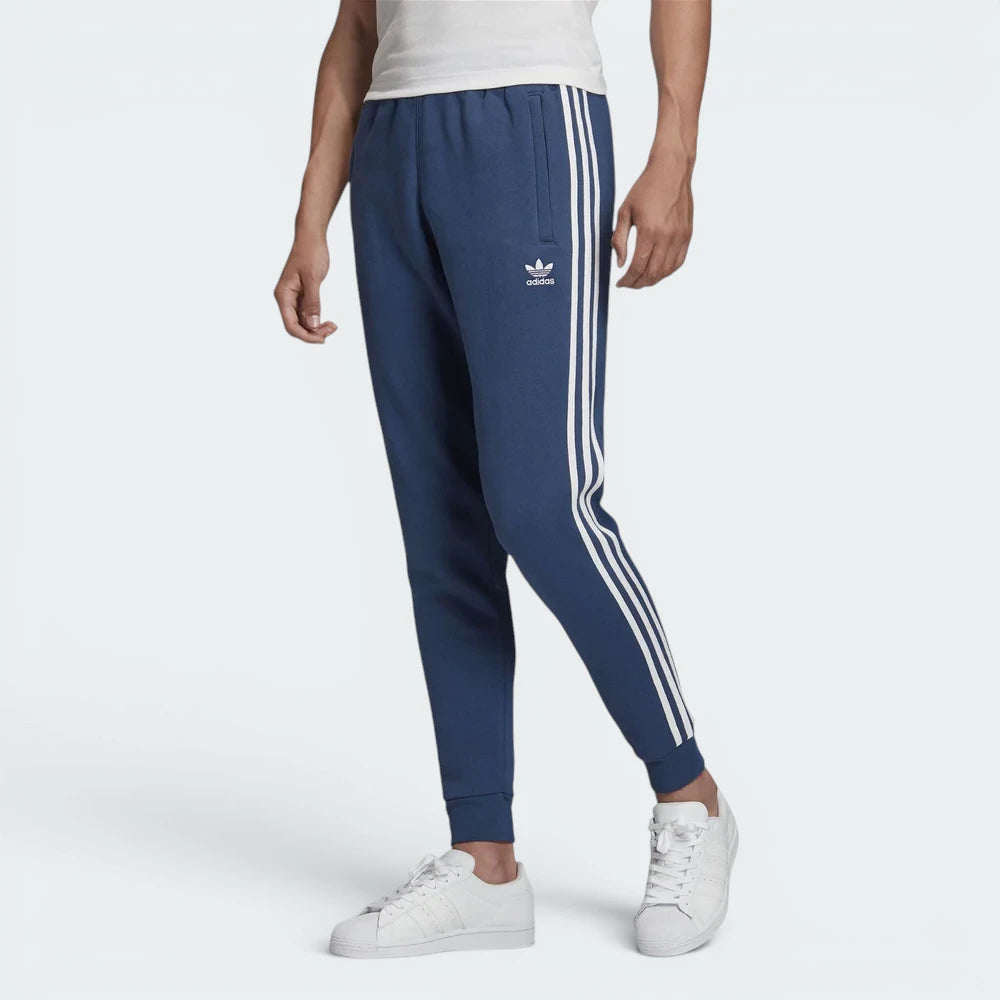 Highlights the high-velocity white 3-Stripes running down the professional Night Marine fleece.