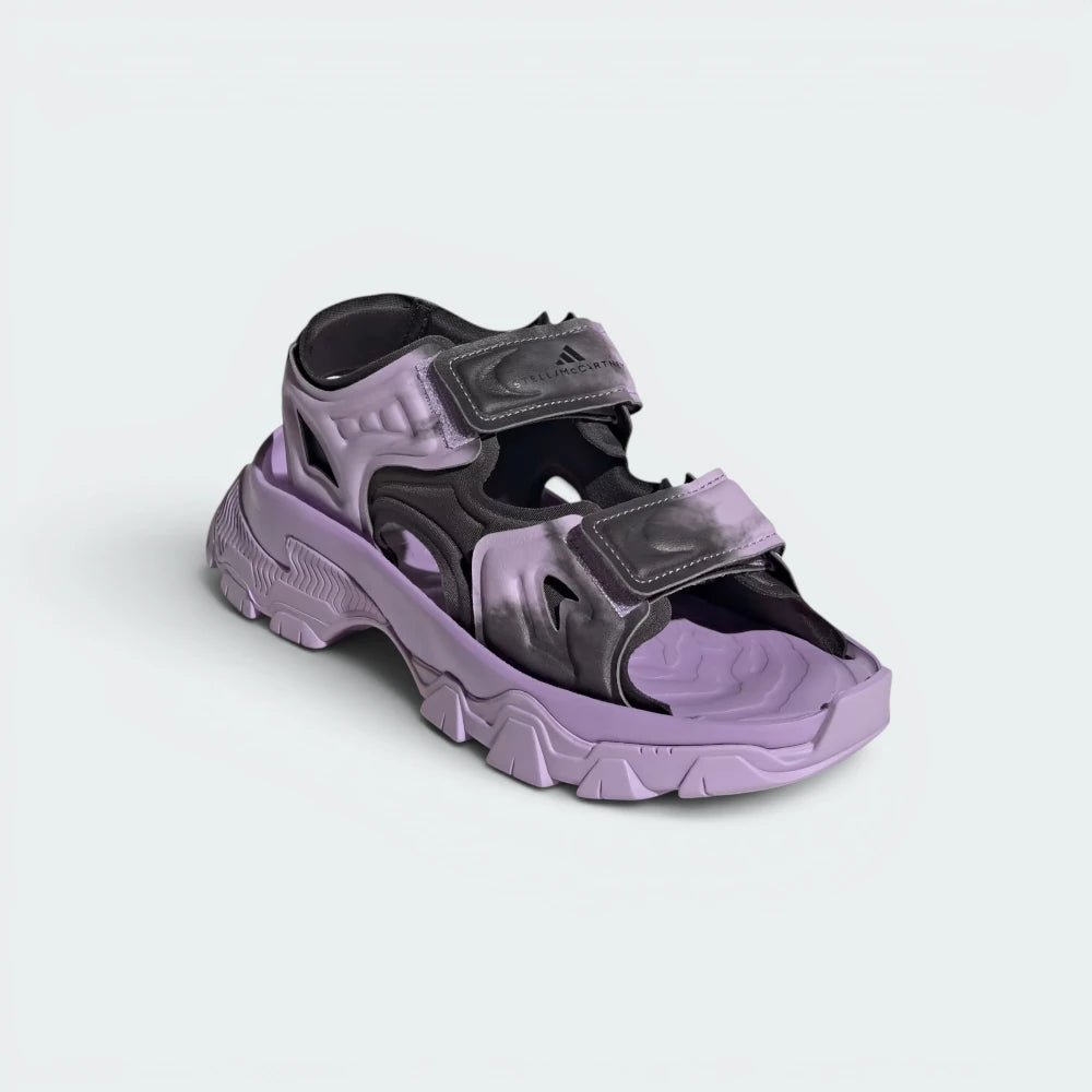 Emphasising the low-profile designer silhouette and the professional contrast of the Core Black fasteners.