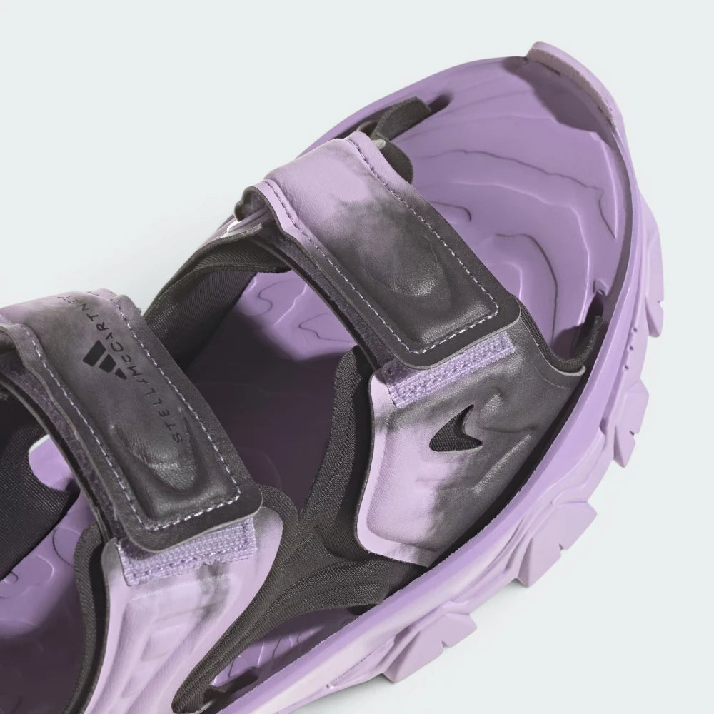 Details the high-definition textile weave of the forward straps and the clean finish of the open toe box design.