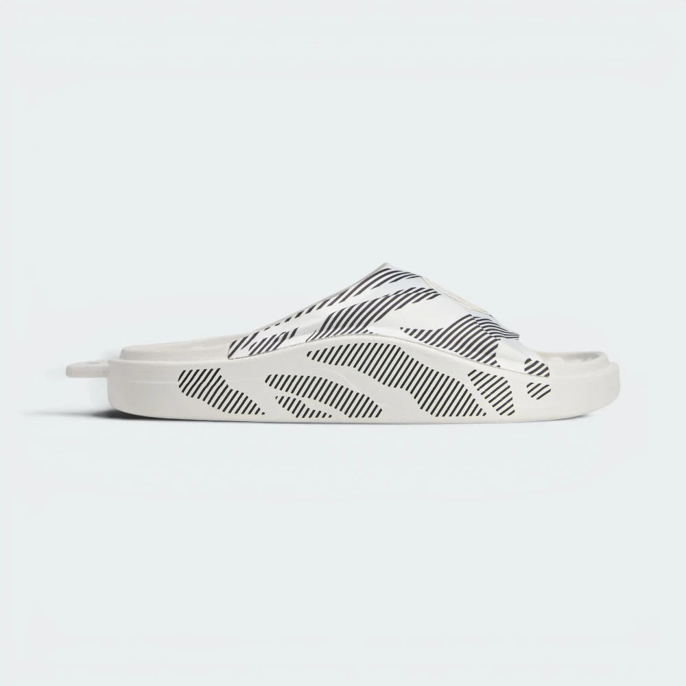 The ultra-lightweight, flexible synthetic build helps you maintain a high "comfort stat" while relaxing. Main image