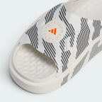 Details the high-definition premium stitching along the fabric edges and the clean finish of the open toe box.