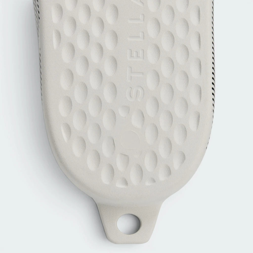 Highlights the "unreal" lightweight density of the synthetic midsole and its stable, single-unit integration.