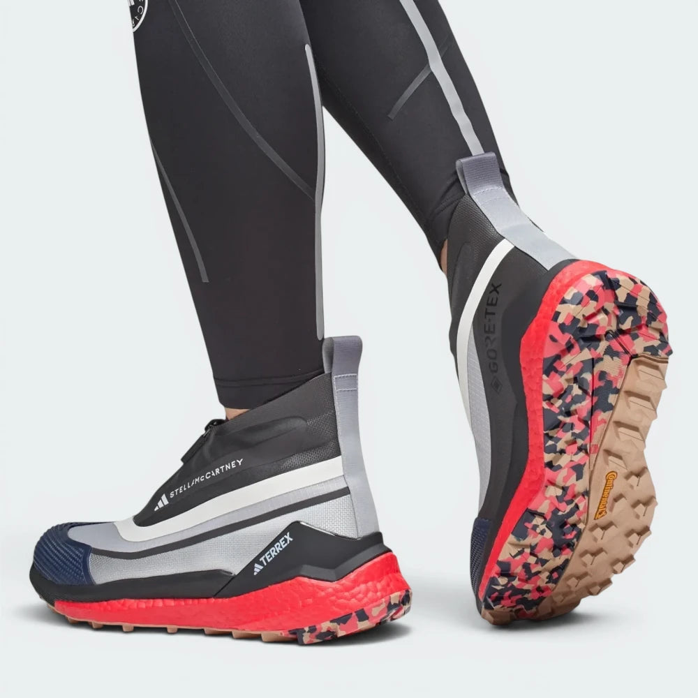 Details the high-definition texture of the toe step featuring a textured panel for durable protection.