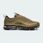 Highlights the high-velocity sweep of the liquid Metallic Gold layered wave panels, showing the professional integration of the miniature Varsity Red side Swoosh and the clear depth of the VaporMax bubbles below.