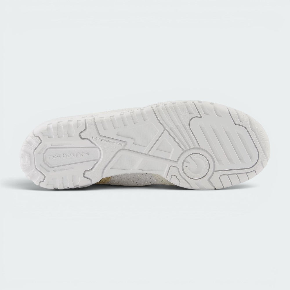 Displays the full-length non-marking solid white rubber sole, showcasing the classic court pivot-circle grid and debossed "new balance" branding.