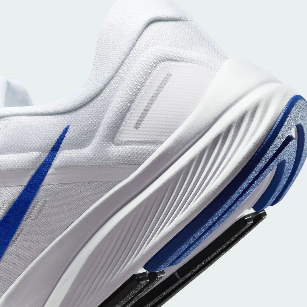 Detailed zoom on the outsole and midsole of the Nike Air Zoom Structure 24 Men's white running shoes, highlighting the Zoom Air cushioning and durable rubber outsole.