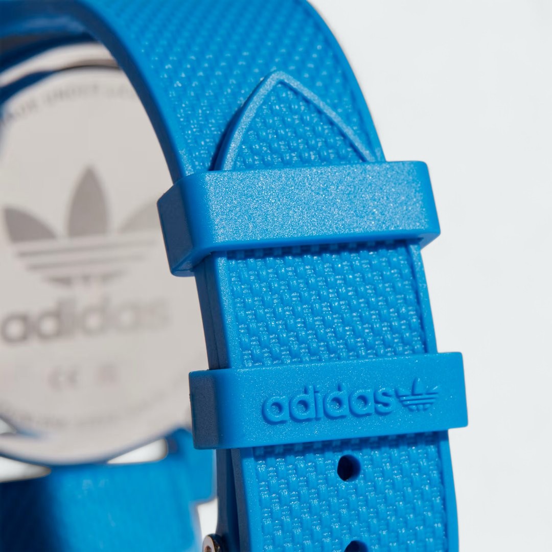 Adidas Originals Project One R Watch in blue showing a close up on the strap fasten