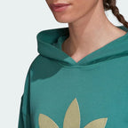 Detailed zoom on the hood and drawcord of the Adidas Premium Hoodie Trefoil Overhead Women's, highlighting the soft material and adjustable feature.