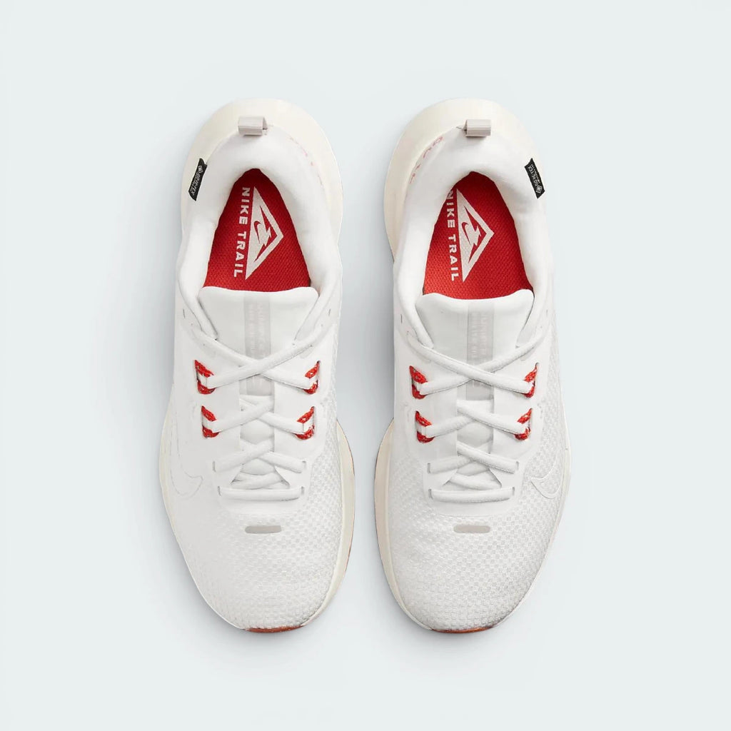 Focuses on the tightly locked-in lace closure layout, the clean alignment of the integrated midfoot cables, and the neat sock-like internal sleeve.