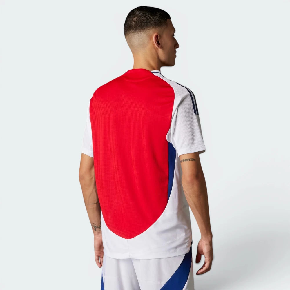 Focuses on the ventilated panel engineering across the shoulders and the straight, flawless finish of the rear hem.