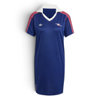 Highlights the high-velocity white adidas 3-Stripes running down the flanks and the professional drape of the regular-fit silhouette.