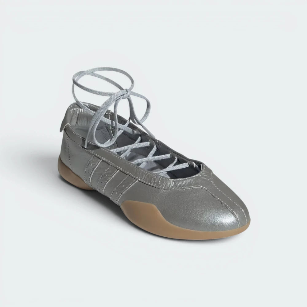Emphasising the locked-in anatomical shape and the professional, high-definition curves of the silhouette.