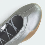 Details the high-definition tapered round toe guard and the precision of the variable lacing eyelets.