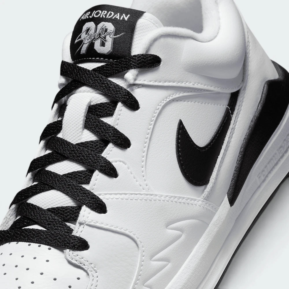 Zoom Looking at the Front of the Shoes and Laces: Details the quality of the leather grain and the precision-stitched toe box.