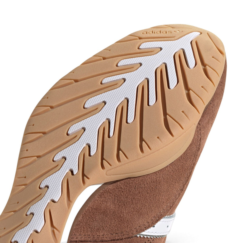 Detailed close-up angle focusing on the curved gum rubber tread pattern designed for pedal grip and natural foot flexibility.