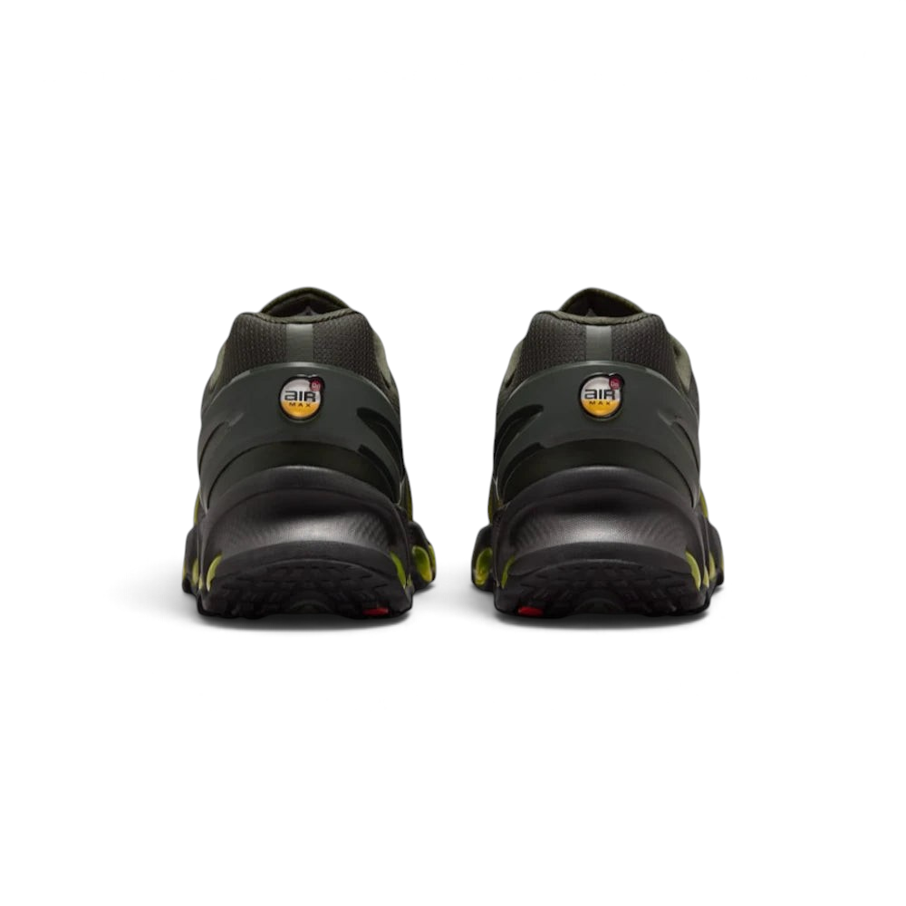 Focuses on the containment clip and the professional finish of the low-profile Dynamic Air tubes.