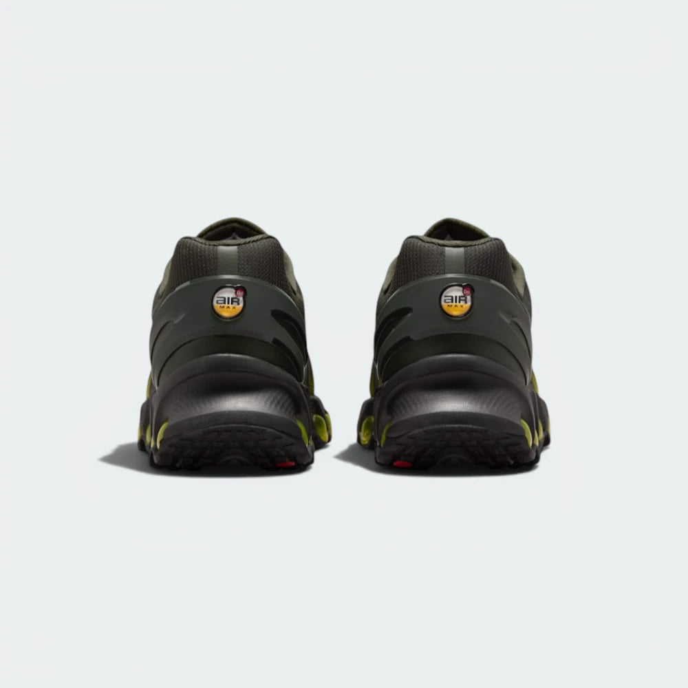 Focuses on the containment clip and the professional finish of the low-profile Dynamic Air tubes.