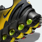Highlights the technical foam midsole and the "unreal" finish of the pressurised Dynamic Air system.
