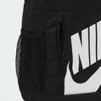 Details the premium precision of the twin-needle stitching tracking around the quick-grab front zipper compartment, framing how the secure pulls slide smoothly under tension.