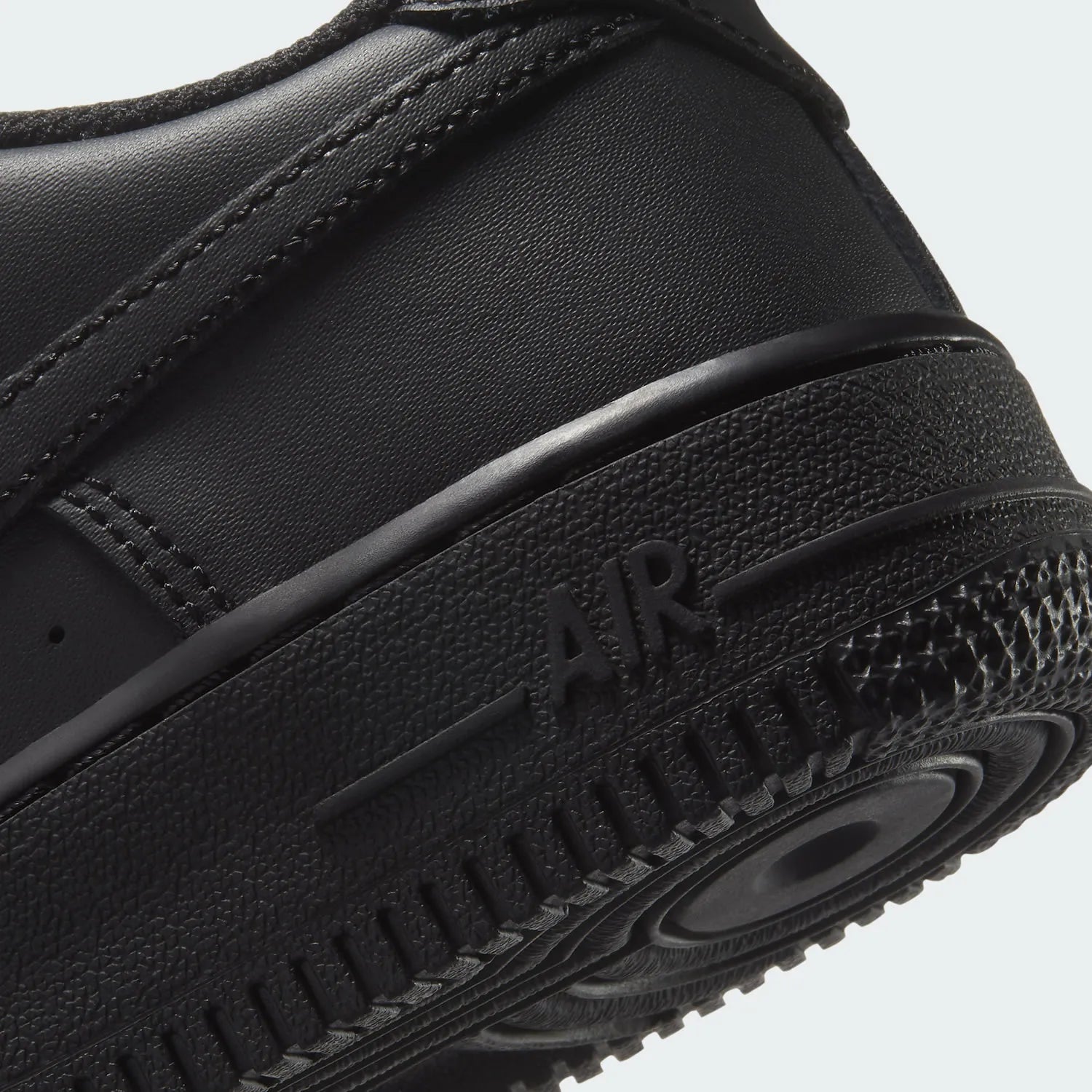 All black nike shoes 2025 with strap