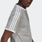 Close-up of white 3-Stripes on sleeve

