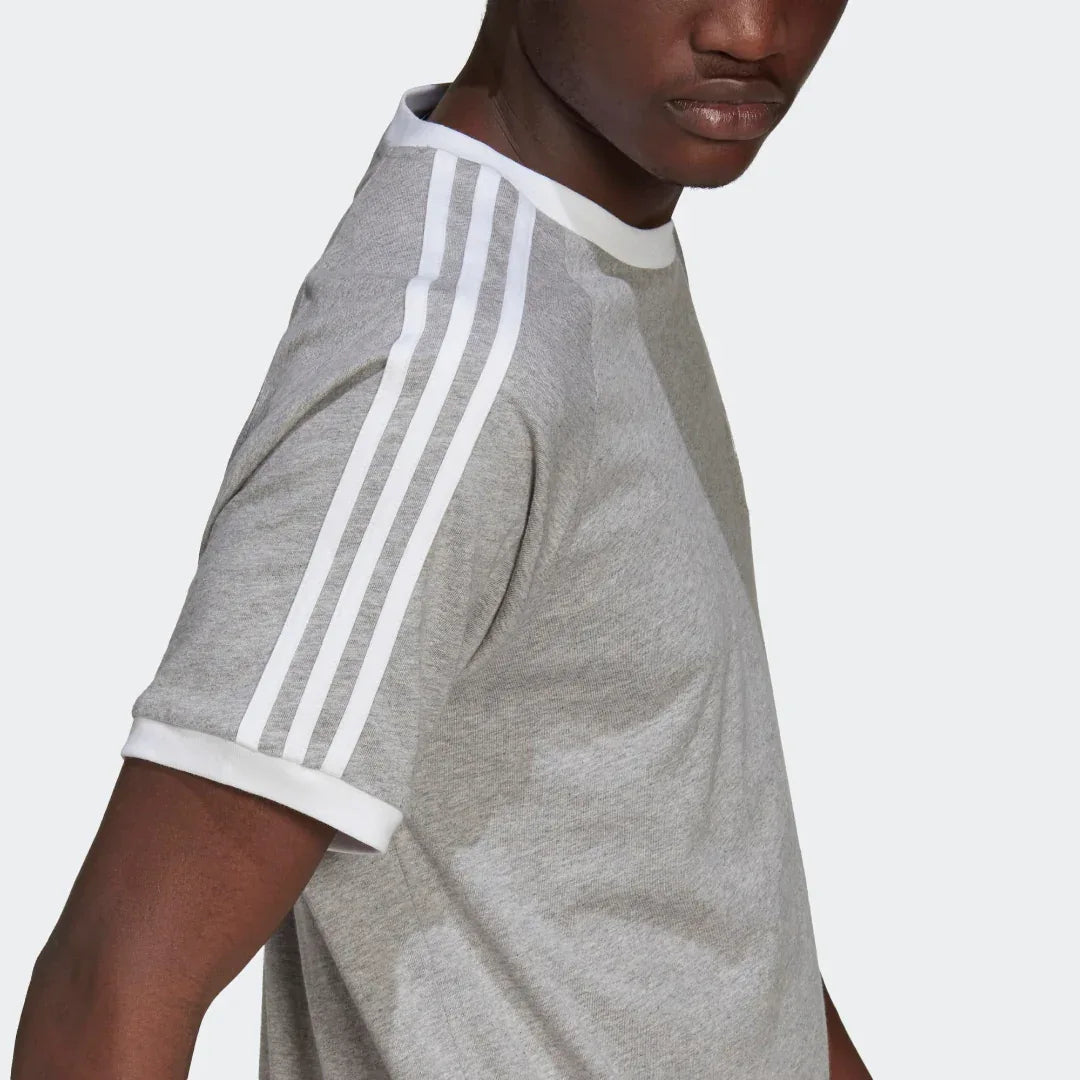Close-up of white 3-Stripes on sleeve

