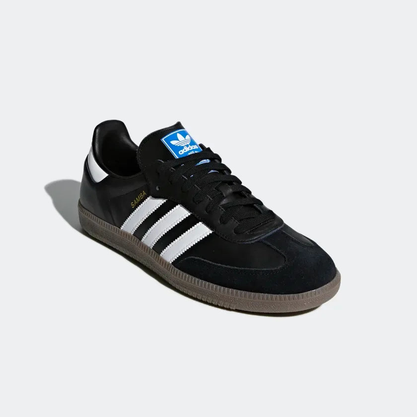 Angled view of the Adidas Samba OG Men's trainers in black with white stripes and gum soles, side by side, showcasing their timeless design.
