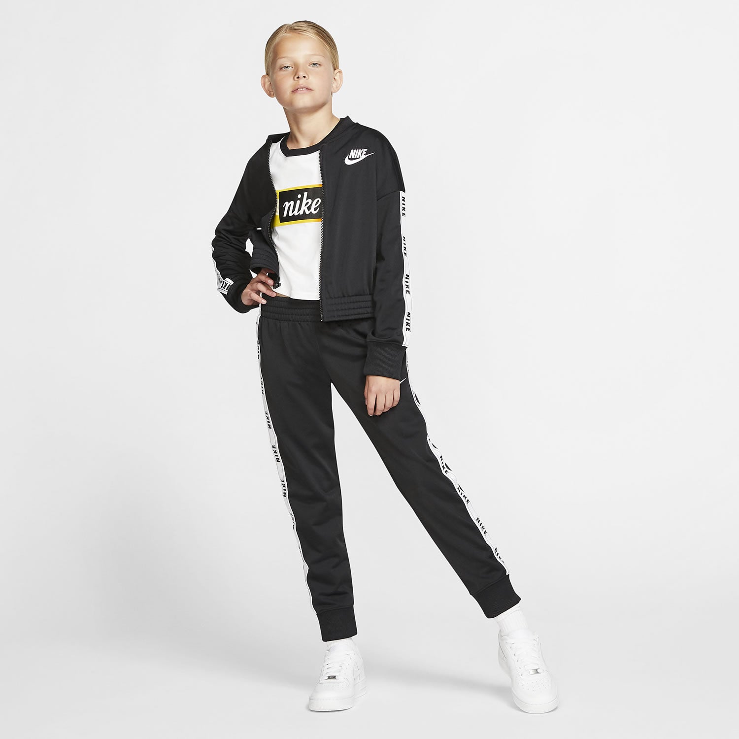 tradesports.co.uk Nike Older Girls Sportswear Tracksuit CV9657 010